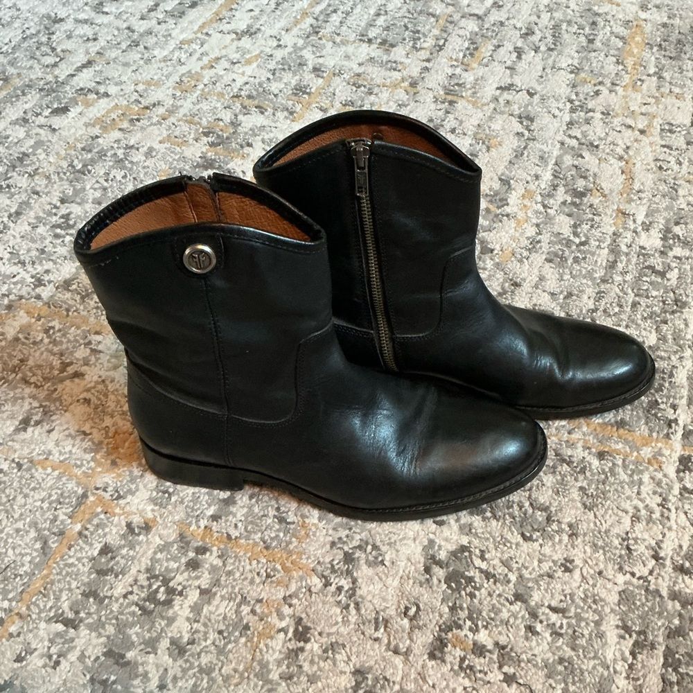 FRYE MELISSA SHORT BUTTON BOOT! EUC! SIZE 8.5